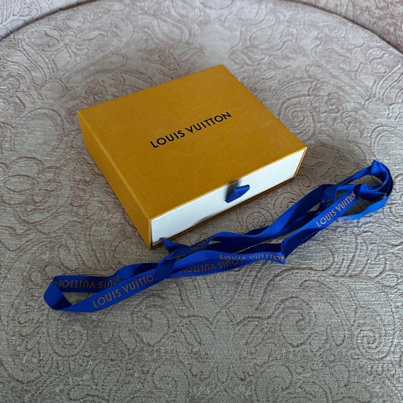 Louis Vuitton Gift Box and Receipt Holder Set with Ribbons - Picture 11 of 14